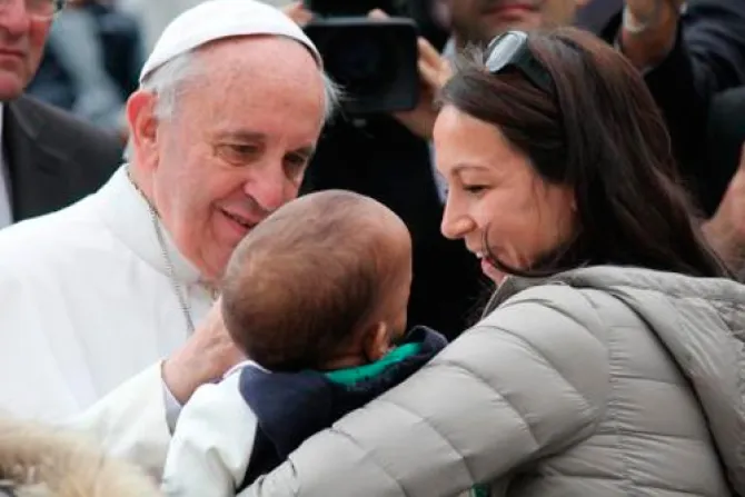 Evangelii Gaudium: El Papa reafirma rechazo al aborto y pide compasión para mujeres que abortaron