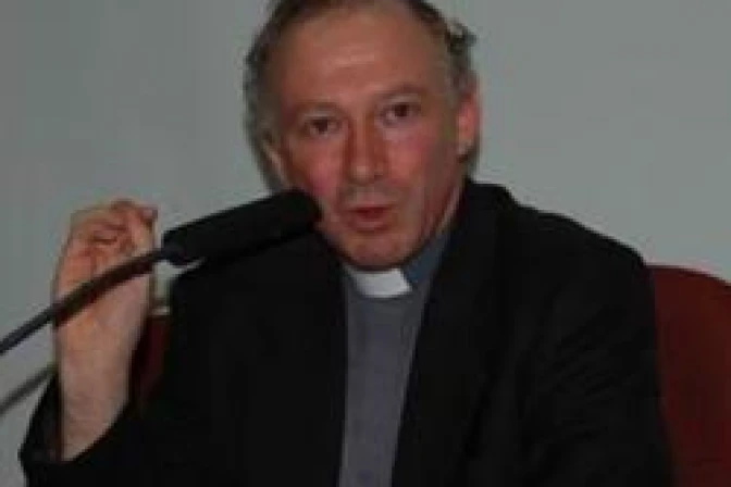 Abstinencia y no condones si uno de los esposos tiene SIDA, propone experto