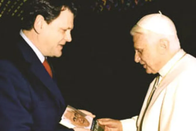 Presentan libro-entrevista de Peter Seewald: "Luz del Mundo: El Papa, la Iglesia y los signos de los tiempos"