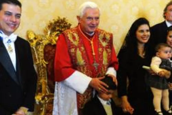 Embajador asegura que su hijo se salvó por intercesión del Santo Padre Pío