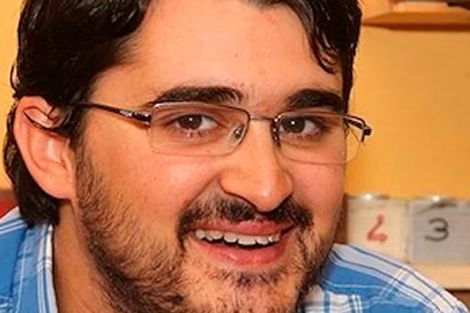 Italia llora a evangelizador de jóvenes que murió de cáncer días antes de que naciera su hijo