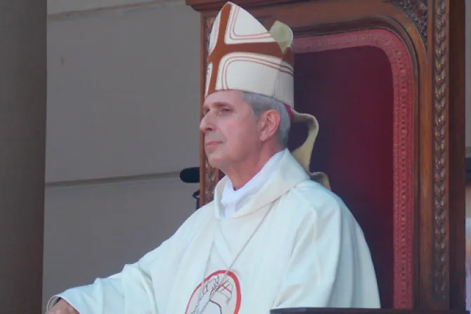 Mons. Poli rechaza intolerancia lefebvrista hacia judíos en catedral de Buenos Aires