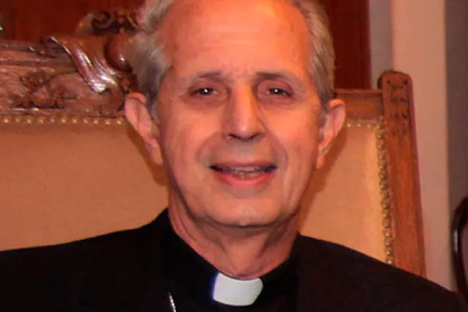Mons. Poli lee mensaje de consuelo del Papa Francisco en entierro de bomberos en Argentina