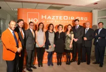 Premiados junto a miembros de HazteOír. Foto: HazteOir.org (CC BY-NC-ND 2.0)