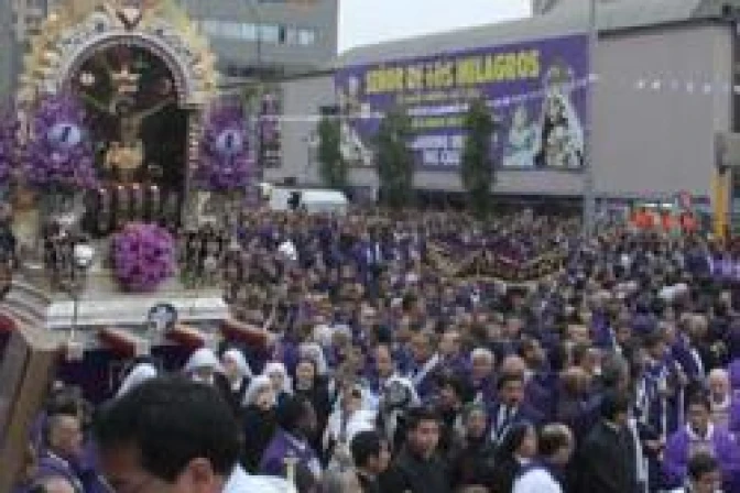 Cardenal Cipriani exhorta a cambiar de vida al encuentro del Señor de los Milagros