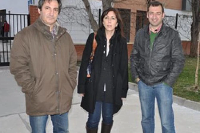 Obligan a maestra en Granada a retirar cruz de su departamento de religión