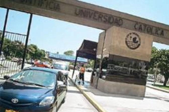 Natale Amprimo: PUCP no puede desconocer que la Iglesia es su madre