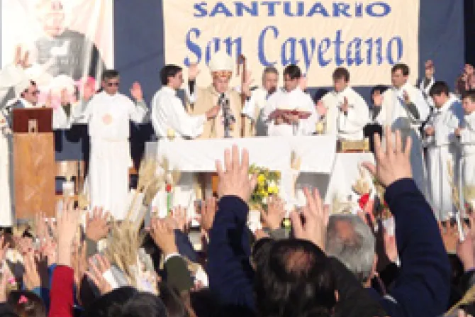 Ante crisis abrir puerta de las familias a Jesucristo, pide Obispo argentino