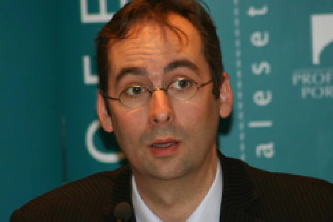 Gobierno hace de España un "laboratorio de secularización", advierte experto