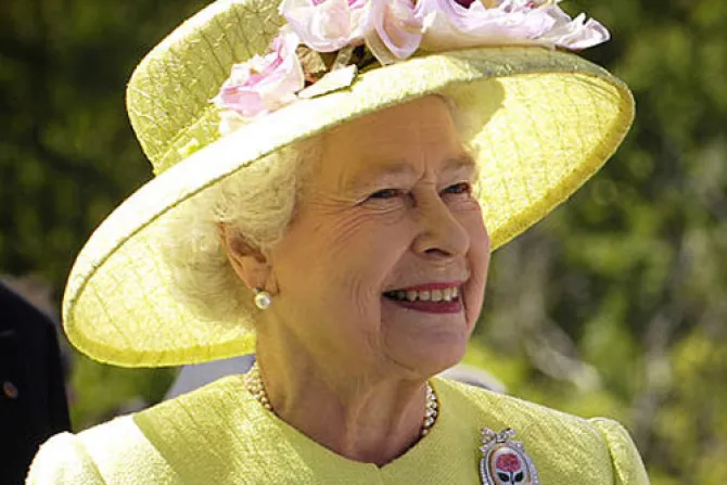 La Reina Isabel II de Inglaterra visitará al Papa Francisco en el Vaticano