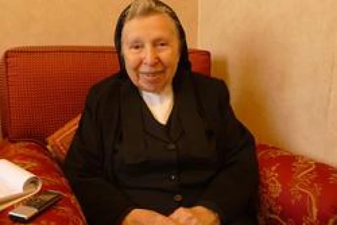 Religiosa de 90 años llega a Roma para impulsar beatificación de Pío XII