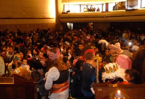 Más de 1.500 niños pobres reciben regalos de Reyes Magos en España