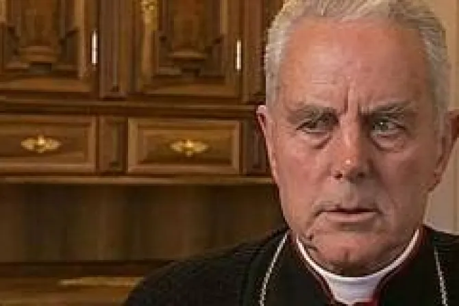 Lefebvristas expulsan a obispo negacionista Williamson