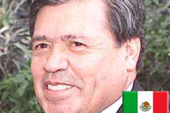 No podemos callar ante ataques al matrimonio y la familia, reitera Cardenal Rivera