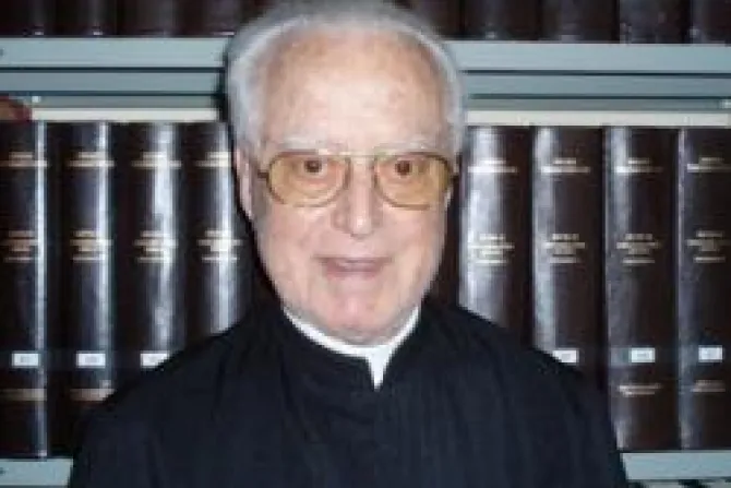 Fallece a los 97 años sacerdote jesuita padre del lenguaje informático