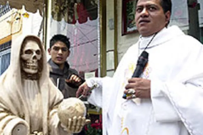 Arquidiócesis pide a mexicanos alejarse de culto diabólico a "Santa Muerte"