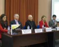 El Cardenal Rouco (centro) en la presentación (foto Europa Press)