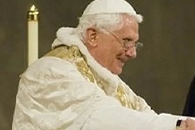 Apoyar a cristianos de Medio Oriente con todos los medios posibles, exhorta Benedicto XVI