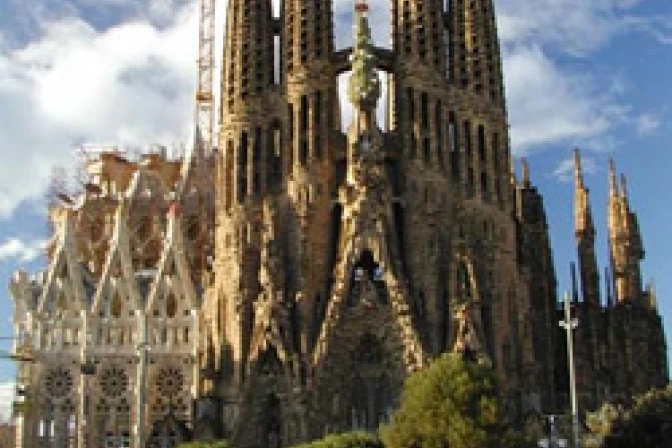 Benedicto XVI visitaría Barcelona para consagración de Iglesia de la Sagrada Familia, dice Cardenal
