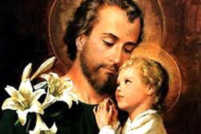 Como San José vivir humildad y silencio para cumplir voluntad de Dios, pide Benedicto XVI