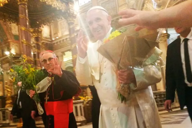 El Papa regresa a Roma y encomienda a la Virgen el dolor de Lesbos