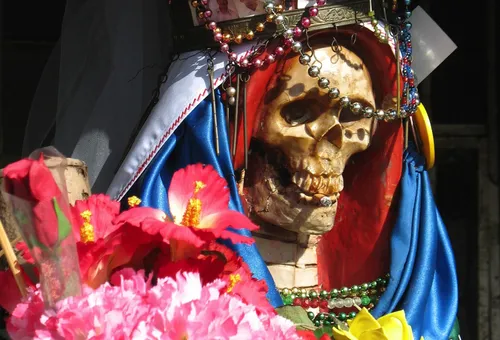 Imagen del "culto infernal" a la Santa Muerte