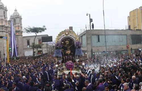 La procesión del Señor de los Milagros en Lima en octubre?w=200&h=150