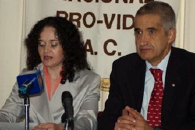 Pro-vidas apoyan a Cardenal Sandoval ante aberración de adopción homosexual