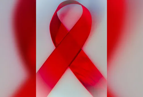Lazo rojo, símbolo de la lucha contra el SIDA. Foto: Flickr de sassy mom (CC BY-NC 2.0)