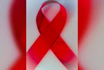 Lazo rojo, símbolo de la lucha contra el SIDA. Foto: Flickr de sassy mom (CC BY-NC 2.0)