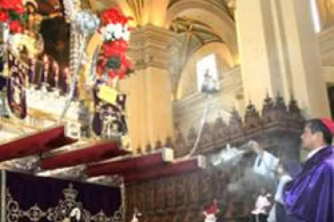 Perú: Piden que Señor de los Milagros ayude a autoridades a defender la vida