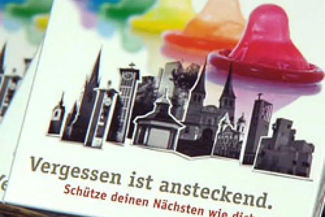 Consideran "irresponsable" campaña de parroquia suiza que distribuye preservativos