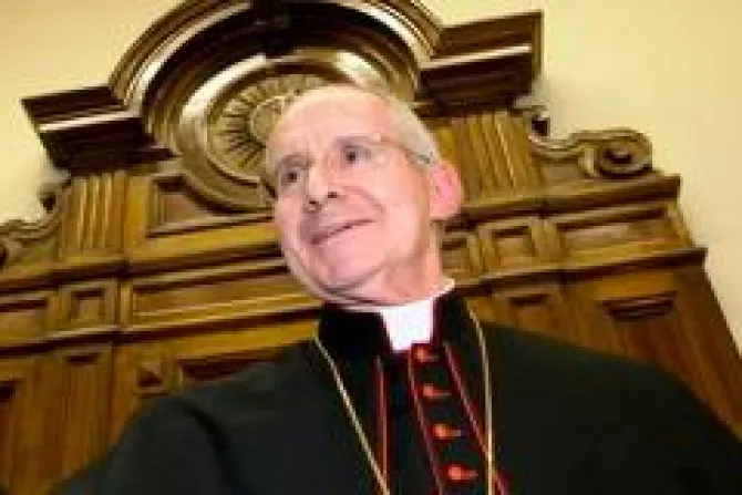 Cardenal Tauran reitera interés del Vaticano por libertad religiosa de minorías cristianas