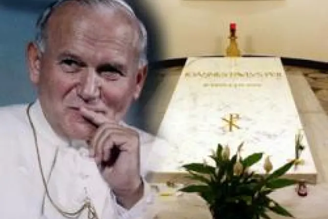 Abren tumba de Juan Pablo II y extraen su féretro en vistas a beatificación
