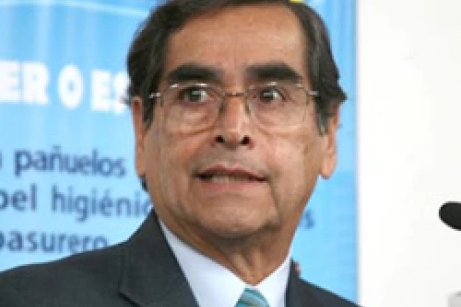 Ministro Ugarte atropella TC con píldora del día siguiente, dice Cardenal Cipriani