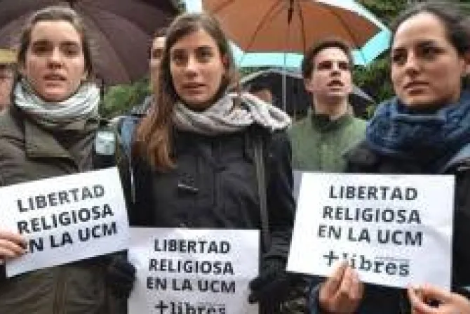 Alumnos de Complutense de Madrid exigen no cerrar capillas
