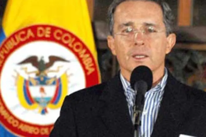 Iglesia es neutral ante eventual reelección de Uribe en Colombia