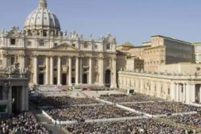 Vaticano pide a conferencias episcopales procedimiento específico ante casos de abusos