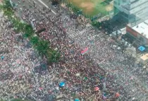 Una de las masivas marchas pacíficas en Venezuela. Foto: Twitter / @ferrervero