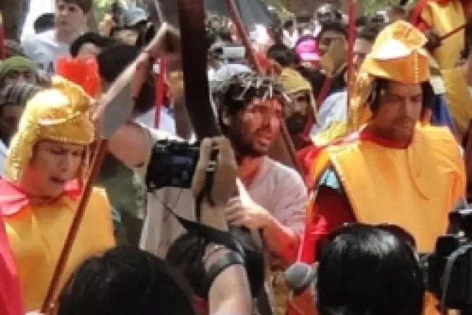 Eduardo Verástegui interpretó a Jesús en Via Crucis de Viernes Santo en Perú
