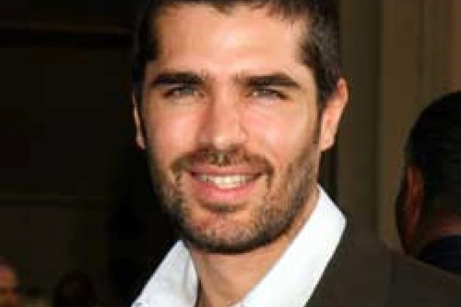 Verástegui promete construir "clínica de la mujer" más grande de EEUU