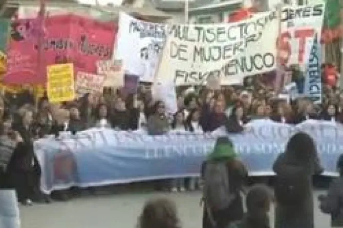 Denuncian "barbarie" perpetrada por promotoras del aborto en Argentina