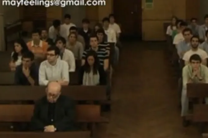 Conmovedor video en Youtube alienta a rezar el Rosario por los sacerdotes