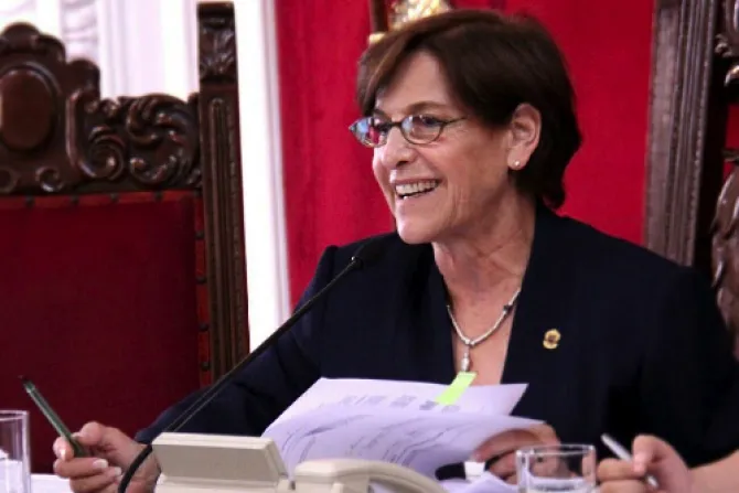 Alcaldesa de Lima ofrece aprobar ordenanza gay si no es revocada de su cargo