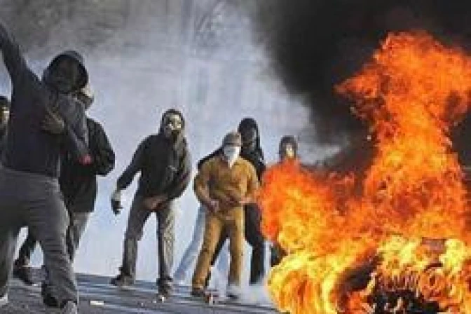 Vaticano y Obispos de Italia deploran violencia y destrucción de Virgen de Lourdes en Roma