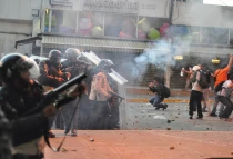 Represiu00f3n de manifestantes en Venezuela Foto: Andru00e9s E. Azpu00farua / Wikimedia Commons (CC BY-SA 3.0)