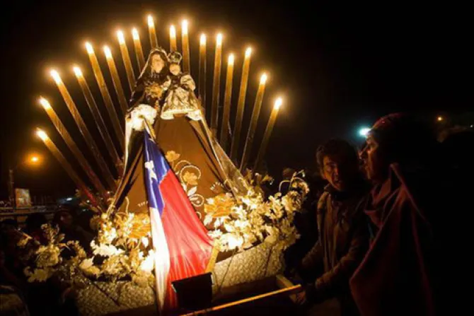 50 mil fieles en procesión de la Virgen del Carmen en Día de Oración por Chile