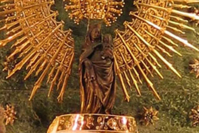 Miles de fieles en la Ofrenda a la Virgen del Pilar en Zaragoza