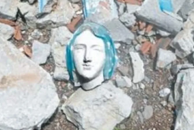 Indignación tras destrucción de imagen de la Virgen de Lourdes en Colombia