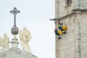 Ensayan el rescate de un herido a 50 metros de altura en la torre de una catedral